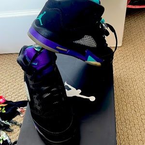 Air Jordan 5. Grapes.